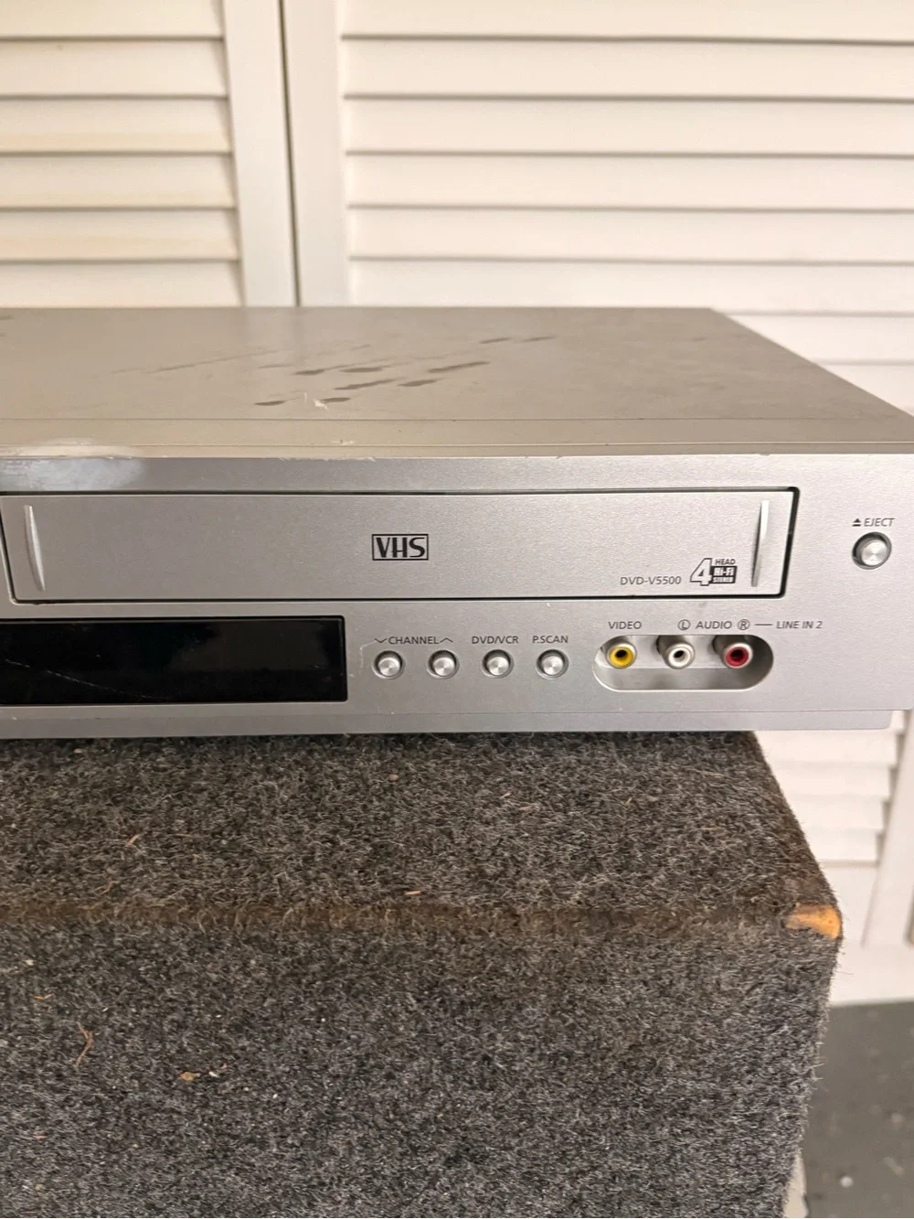 Samsung DVD-V5500 DVD VCR Combo Player with Front RCA Inputs
